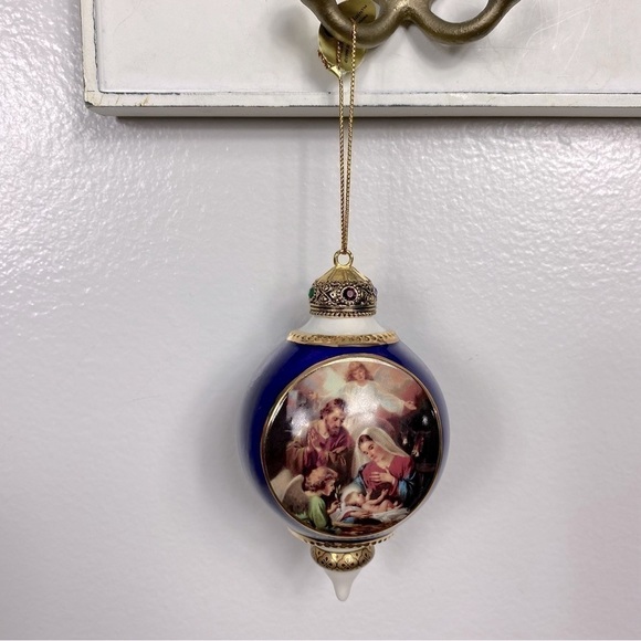 Vintage porcelain ornament Bradford Exchange Promise of a Savior collection - Picture 2 of 8